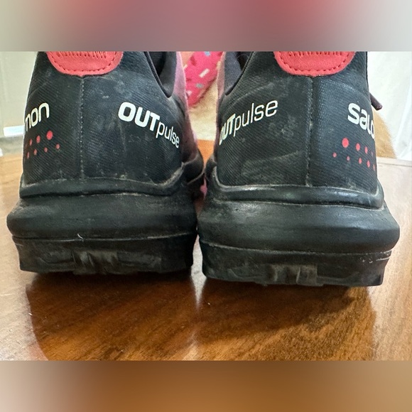 Salomon OUTpulse Women’s 8 Trail Running Hiking Shoes Plum Black Red - Picture 4 of 7